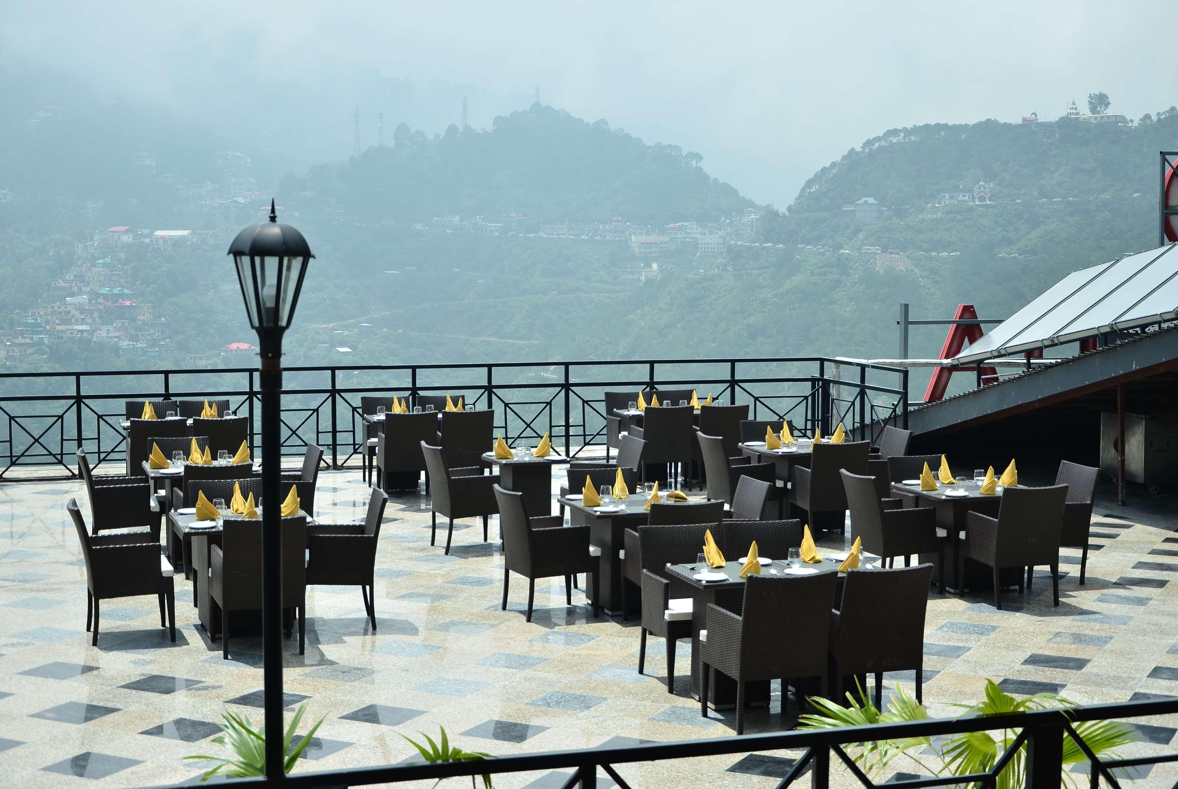 Hotel Ramada By Wyndham Kasauli Exterior foto