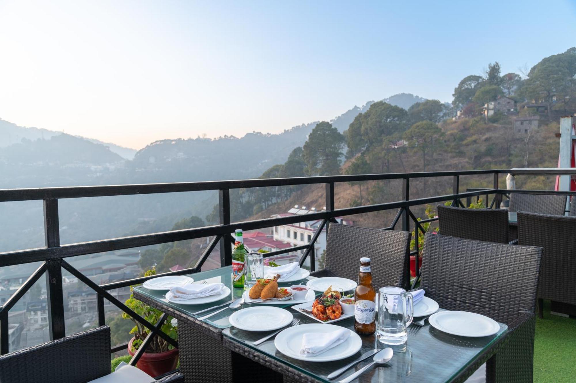 Hotel Ramada By Wyndham Kasauli Exterior foto