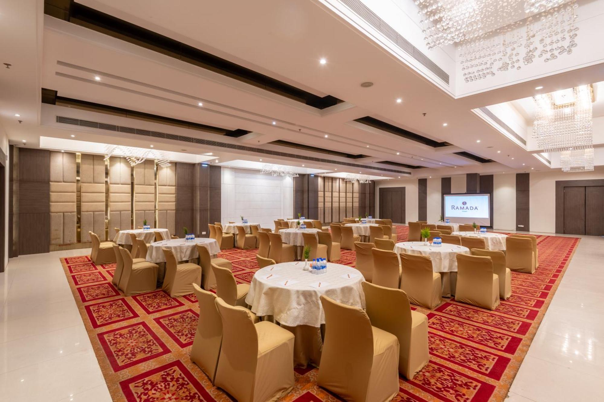 Hotel Ramada By Wyndham Kasauli Exterior foto